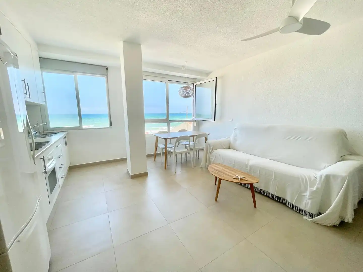Sala de estar de Apartamento de alquiler en Guardamar del Segura con Amueblado, Lavadora y Microondas