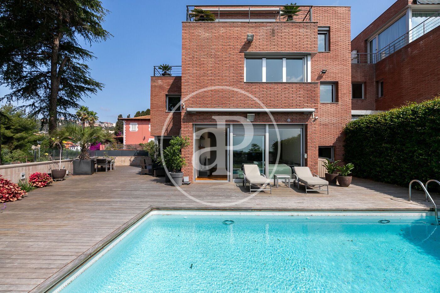 Exterior view of Single-family semi-detached to rent in  Barcelona Capital  with Air Conditioner, Heating and Private garden