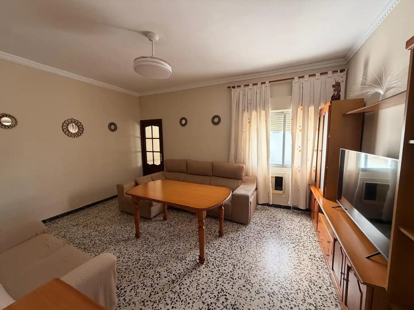 Sala de estar de Piso en venta en Alcalá de Guadaira con Aire acondicionado, Calefacción y Terraza