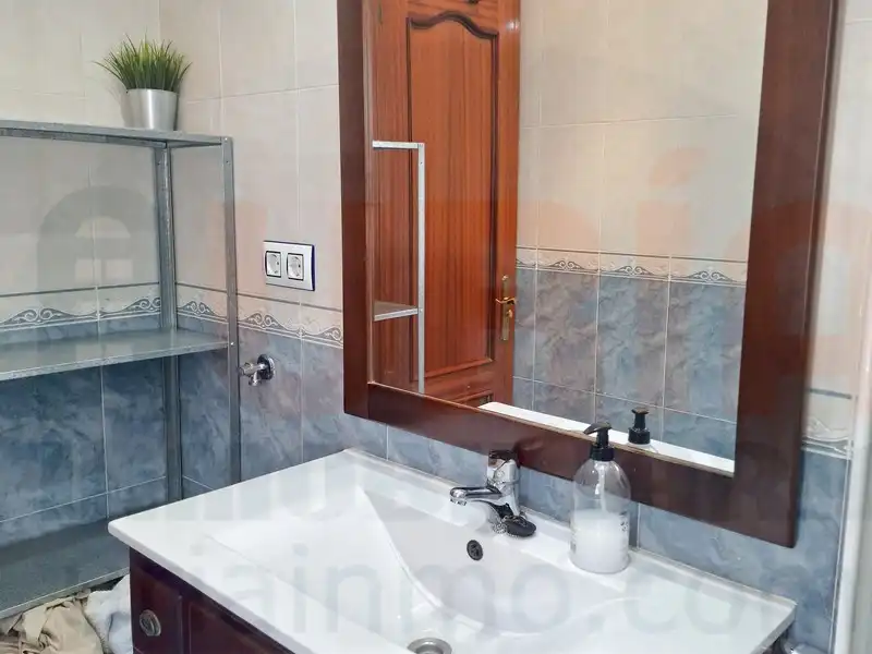 Bathroom of Attic for rent in Oviedo   with Heating, Terrace and Furnished