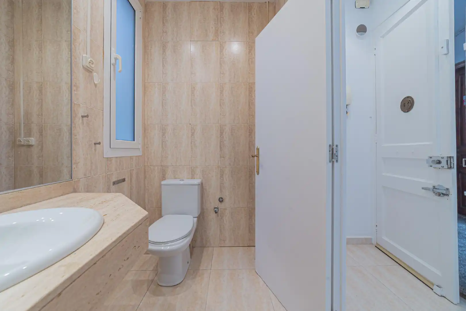 Bany de Apartament en venda en Barcelona amb Calefacció i Terrassa