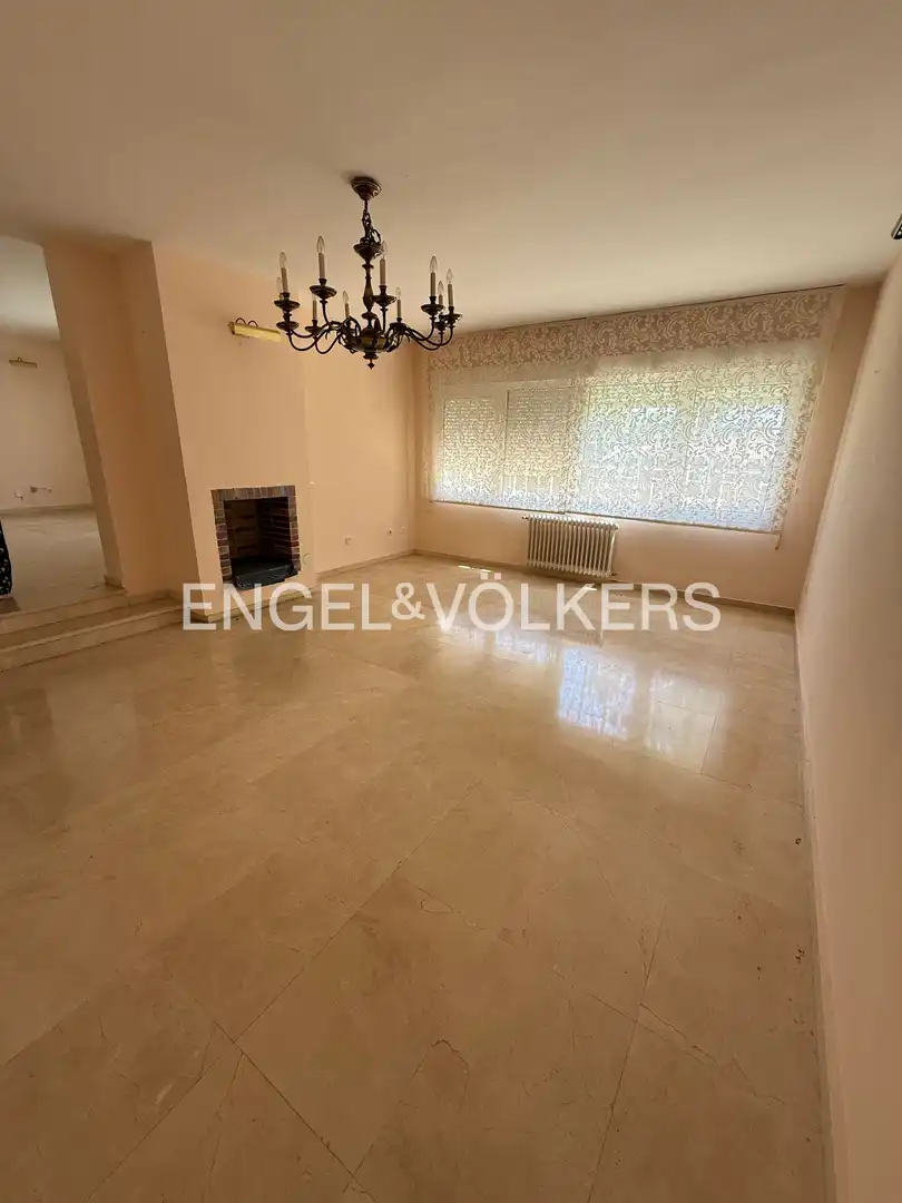 Sala de estar de Casa o chalet en venta en Villaviciosa de Odón con Calefacción, Jardín privado y Terraza