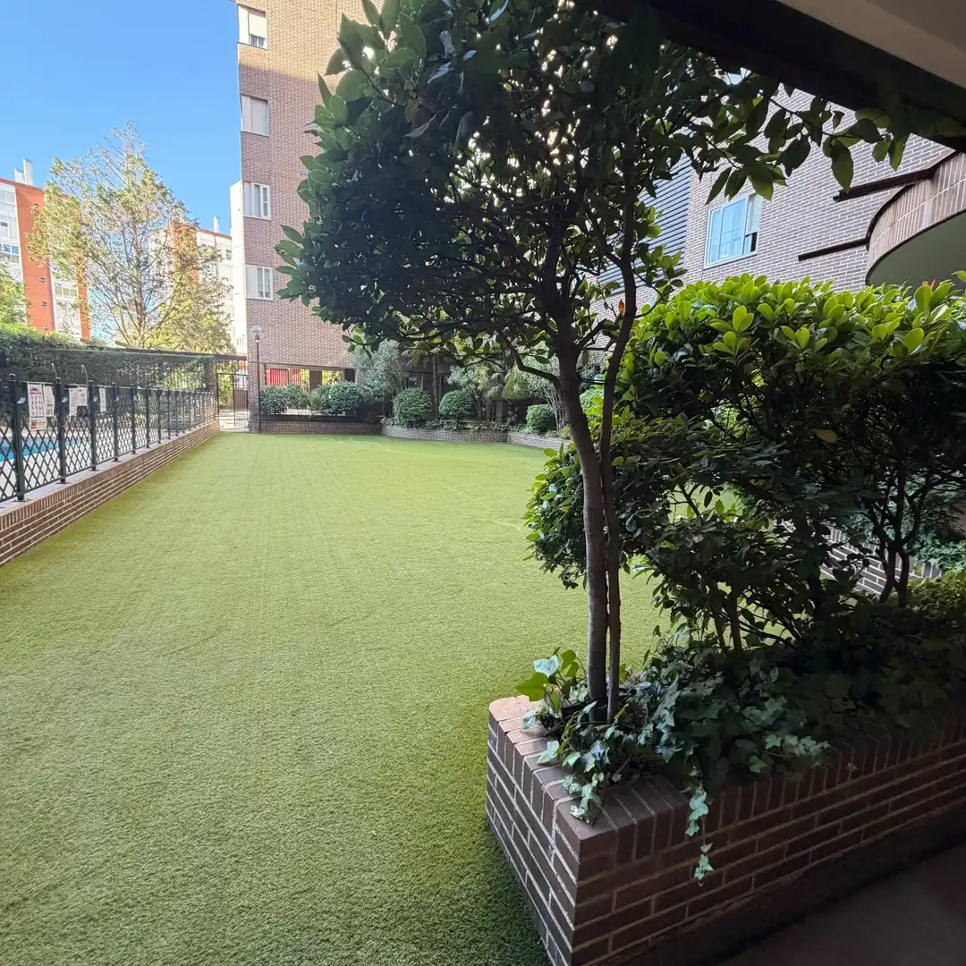 Jardín de Piso en venta en Madrid con Piscina comunitaria