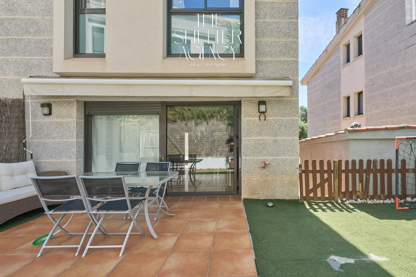 Terrassa de Casa adosada en venda en Sitges amb Calefacció, Jardí privat i Piscina comunitària