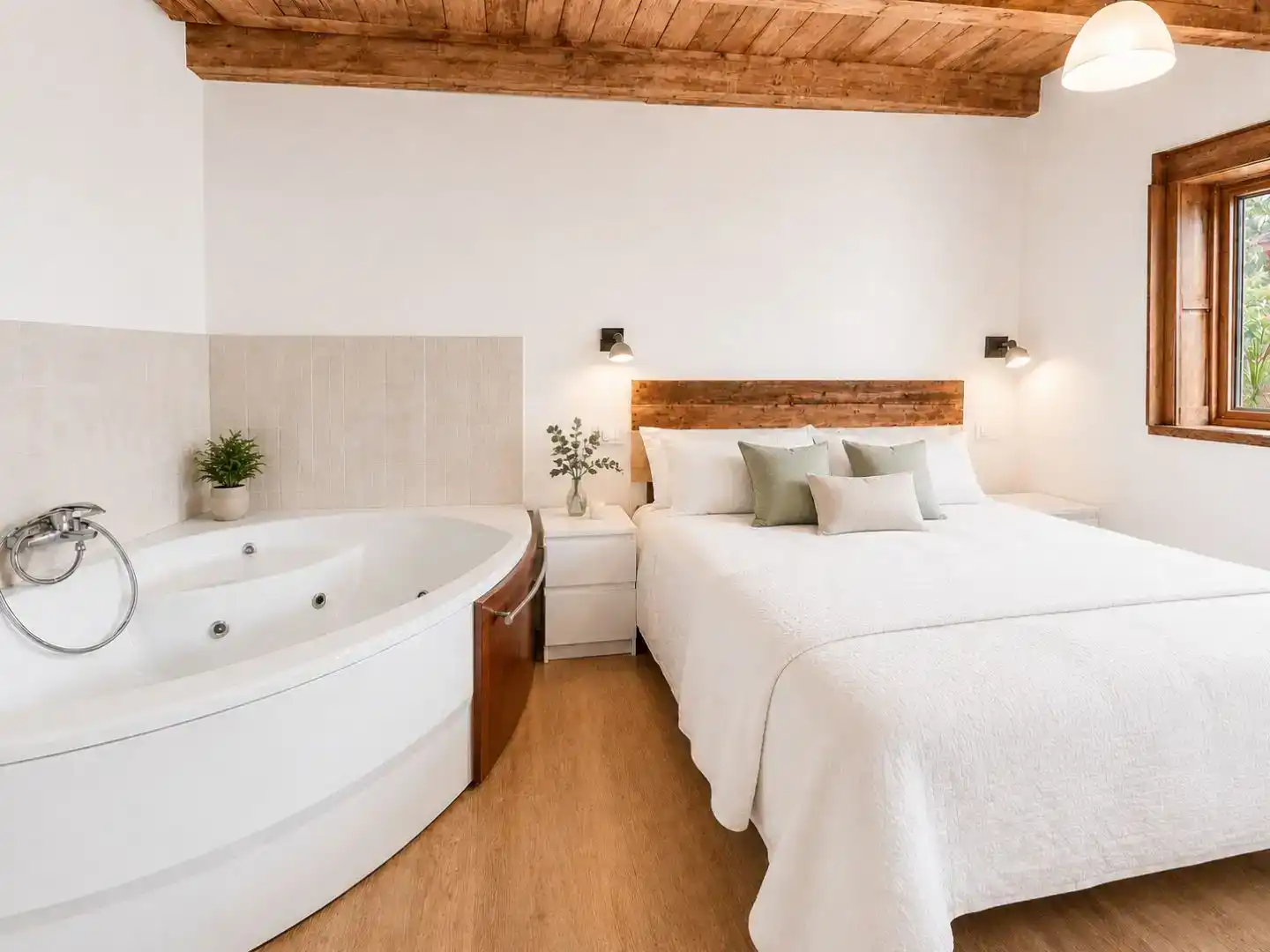 Habitación de Casa adosada en venta en Cangas de Onís con Balcón