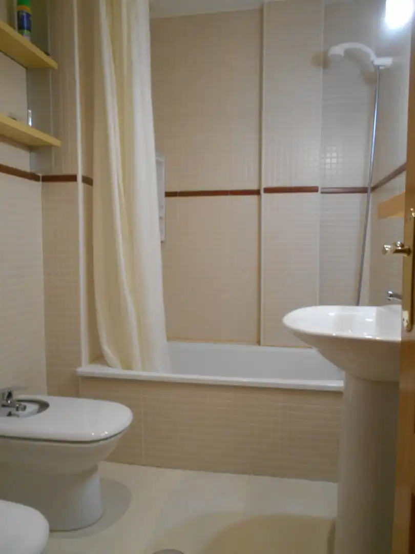 Baño de Apartamento en venta en Miguelturra con Aire acondicionado, Calefacción y Trastero