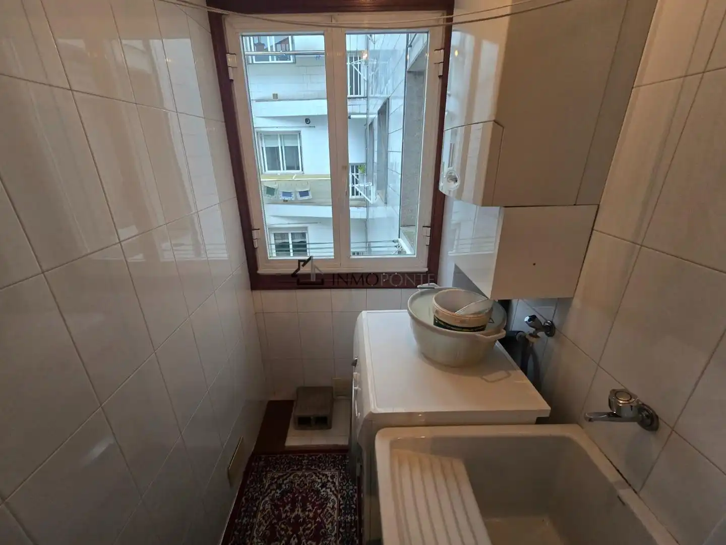 Bathroom of Flat for rent in Pontevedra Capital   with Heating, Oven and Washing machine