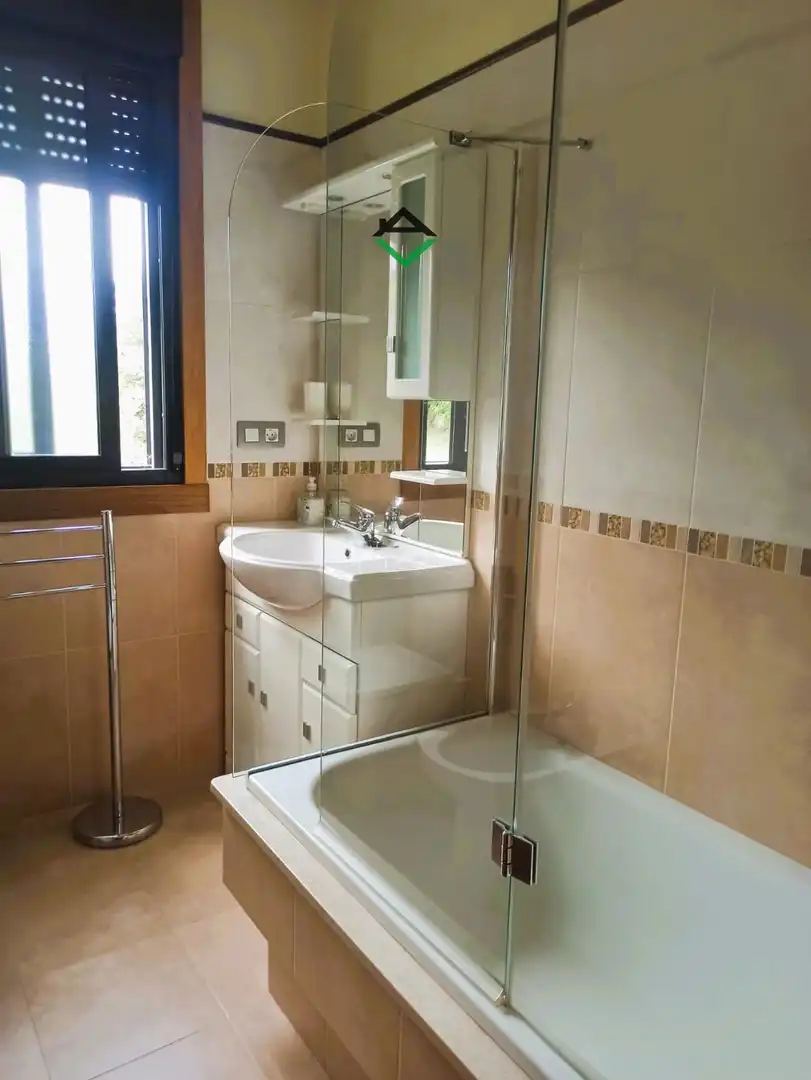 Baño de Casa o chalet en venta en Cangas  con Terraza, Piscina y Amueblado