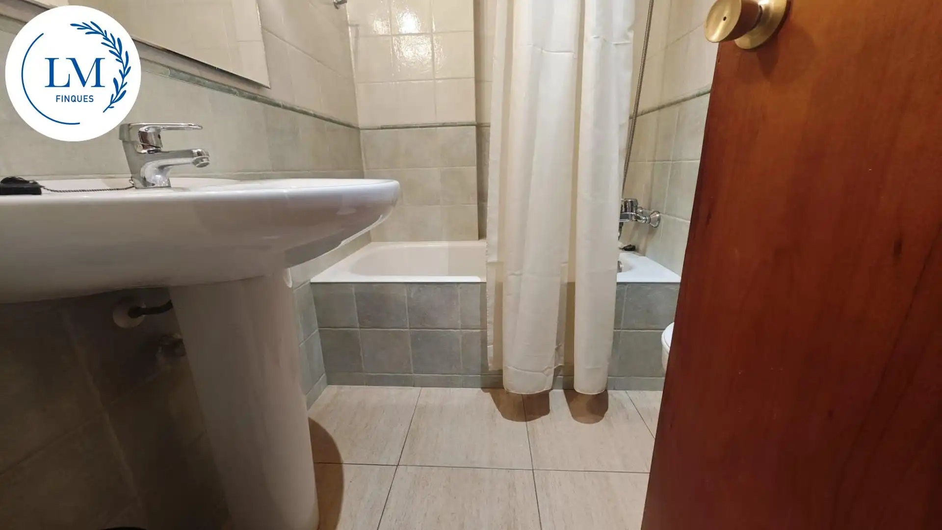 Bany de Pis en venda en Vilanova i la Geltrú amb Aire condicionat, Calefacció i Terrassa