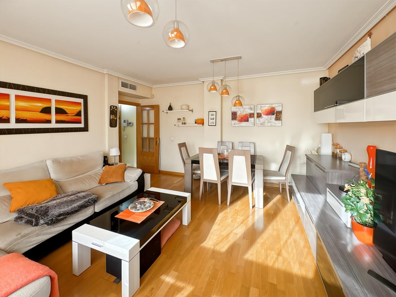 Living room of Flat for sale in  Madrid Capital  with Air Conditioner, Heating and Storage room