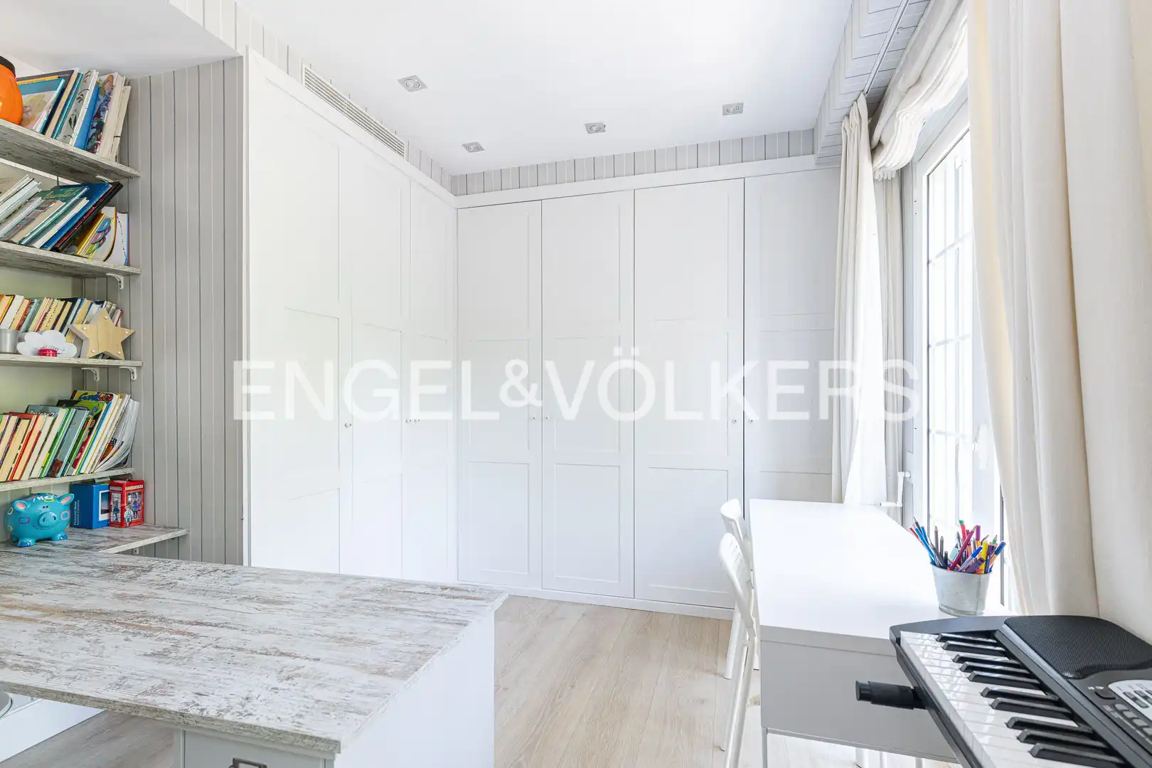 Habitación de Casa adosada en venta en Madrid con Aire acondicionado, Calefacción y Jardín privado