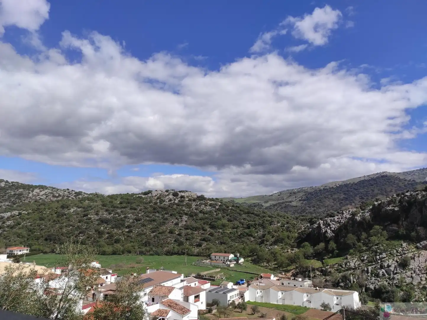 Vista exterior de Edifici en venda en Ronda amb Piscina comunitària