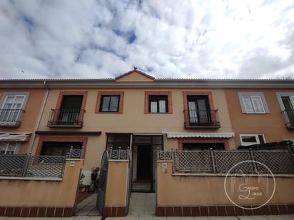 Exterior view of House or chalet for sale in Ávila Capital  with Terrace and Swimming Pool