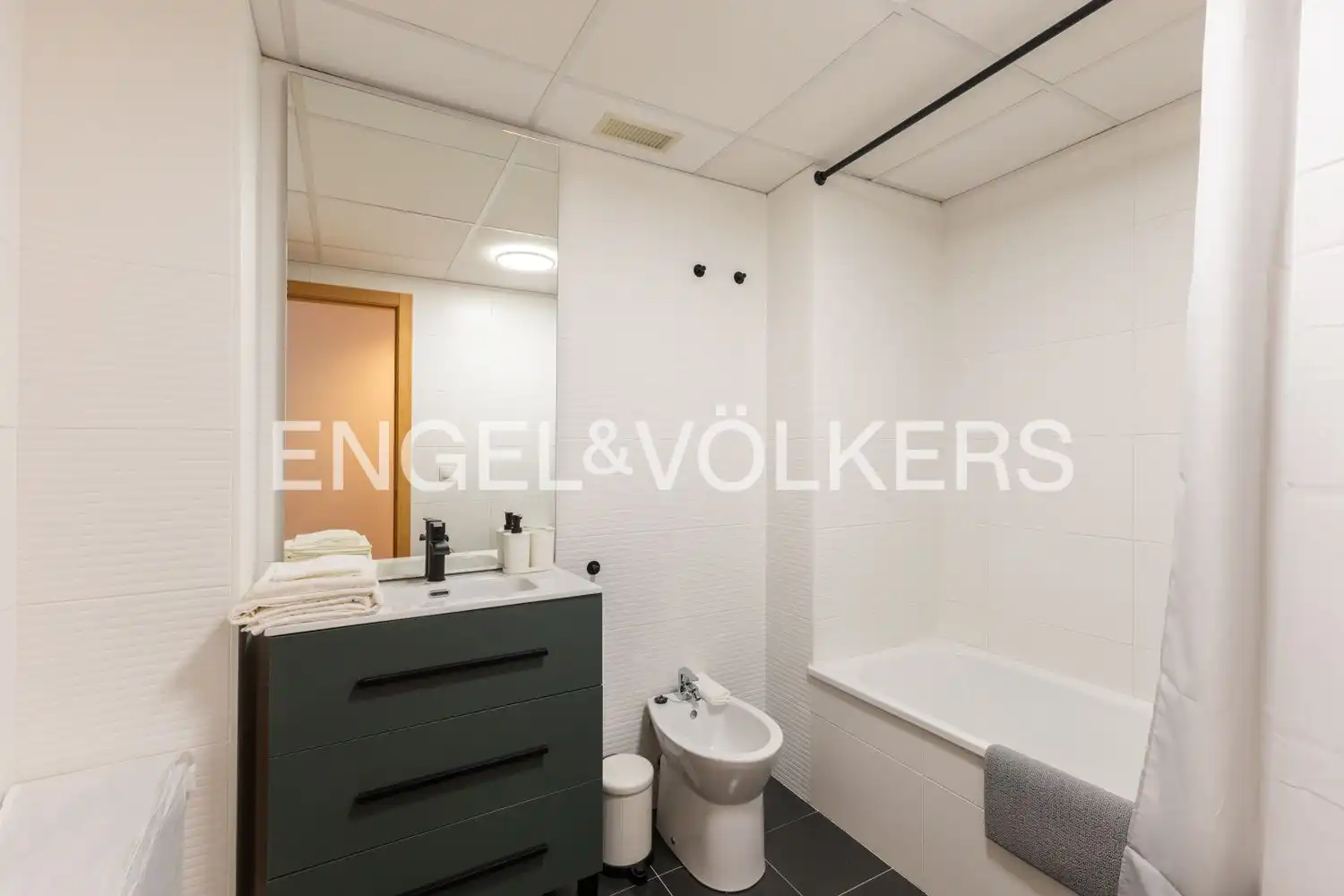 Bathroom of Flat for rent in Castellón de la Plana / Castelló de la Plana  with Air Conditioner, Heating and Storage room