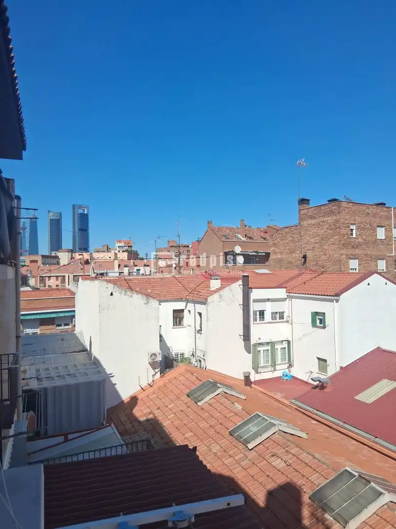 Außenansicht von Wohnung zum Verkauf in Madrid mit Klimaanlage, Heizung und Terrasse