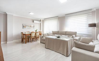 Living room of Flat for sale in  Granada Capital  with Air Conditioner