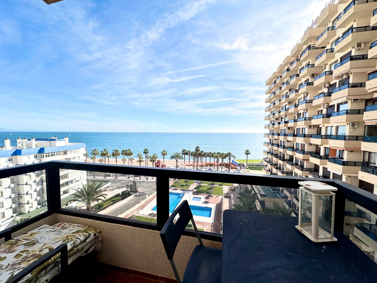 Habitación de Estudio de alquiler en Benalmádena con Aire acondicionado, Terraza y Amueblado