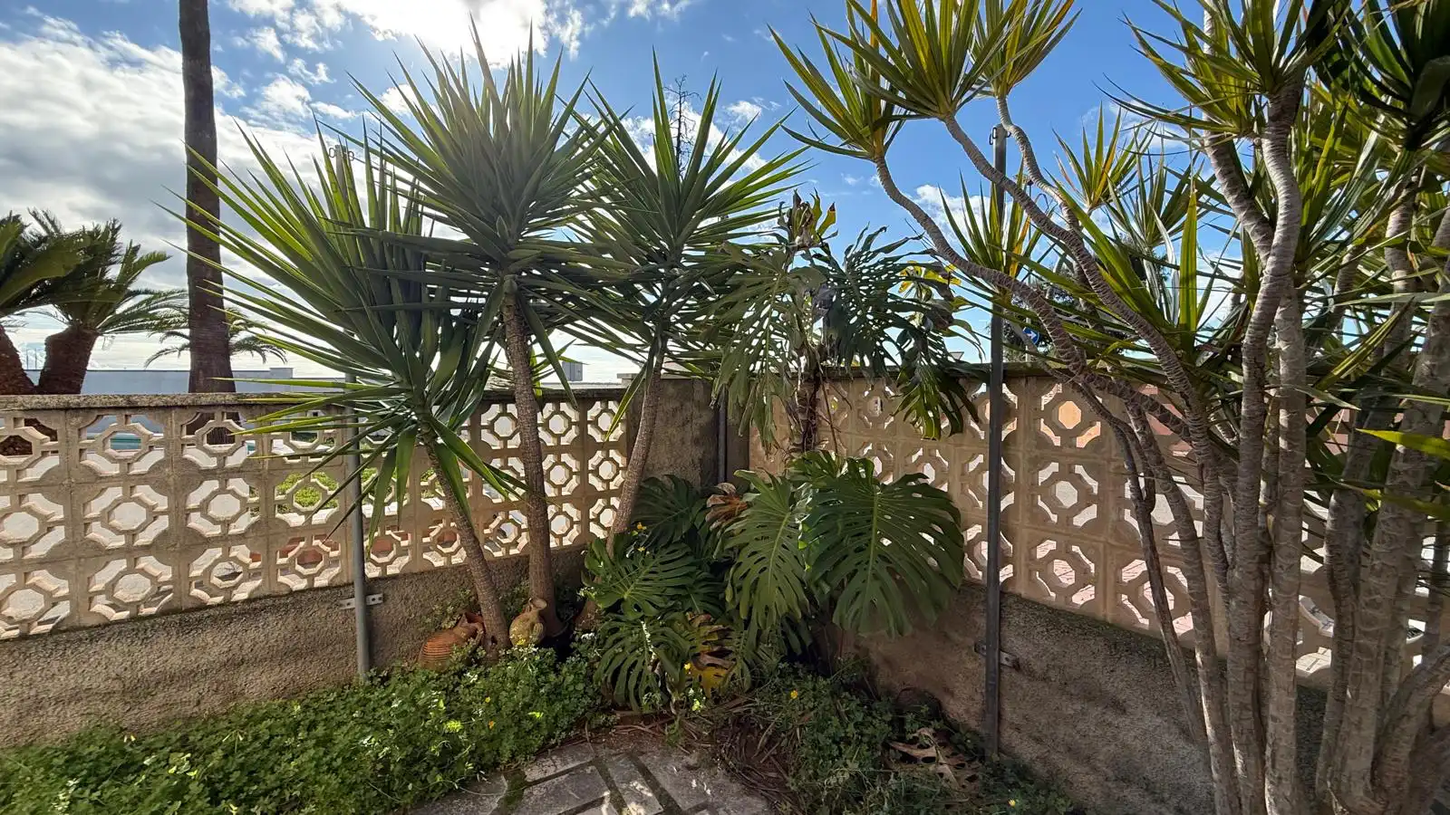 Terrasse von Einfamilien-Reihenhaus zum Verkauf in Vinaròs mit Klimaanlage, Heizung und Privatgarten