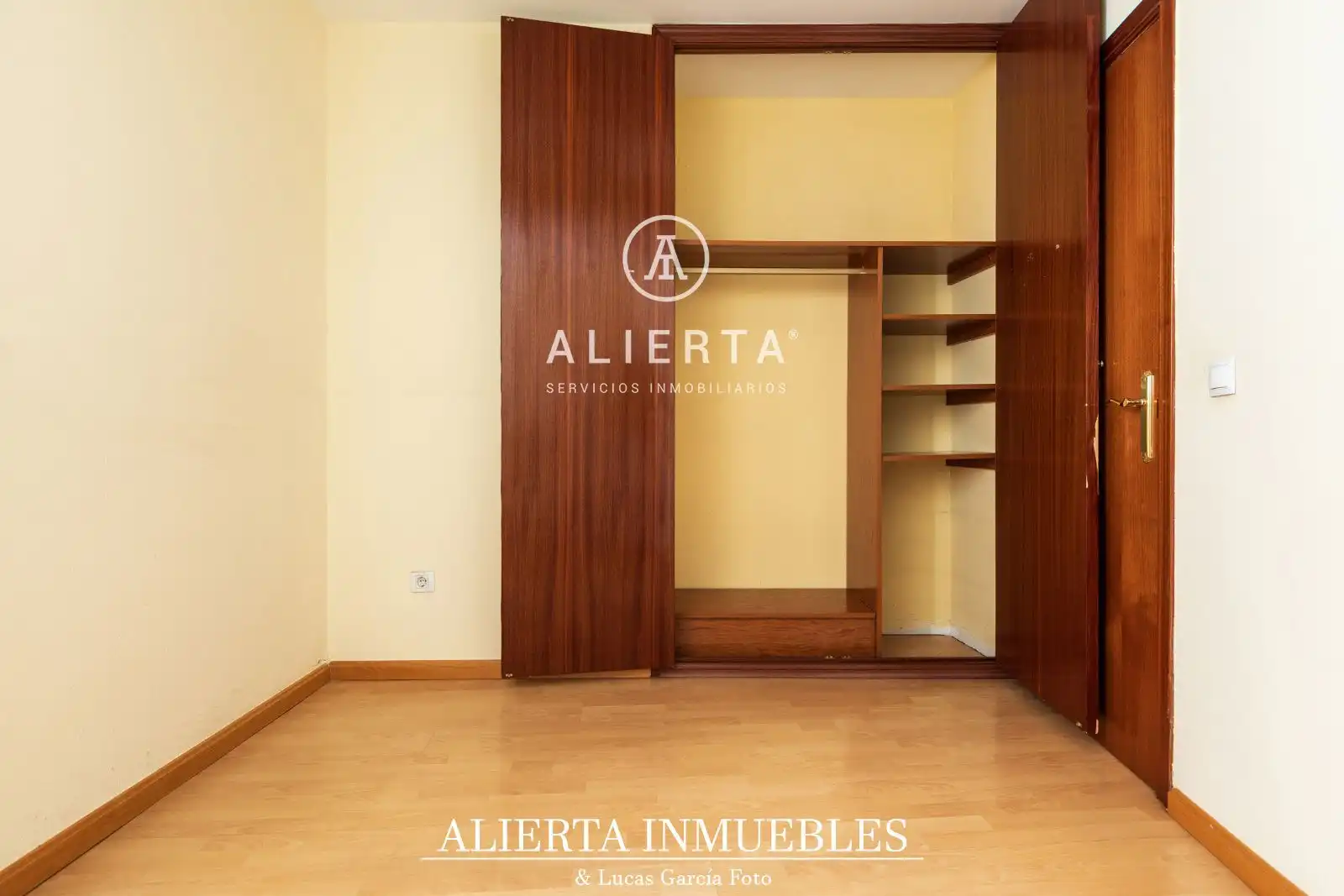 Bedroom of Flat for sale in Zaragoza  with Heating
