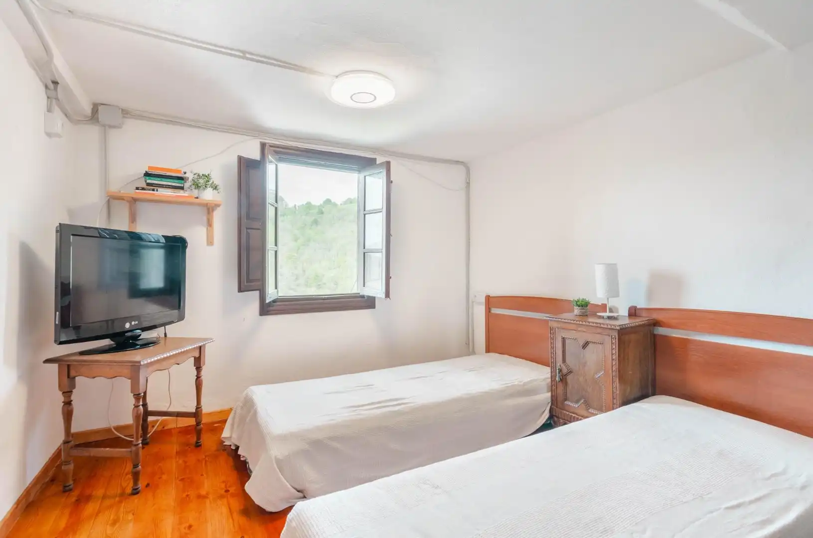 Habitación de Casa adosada en venta en Laviana con Jardín privado y Amueblado