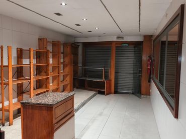 Local comercial de lloguer a Joan Prim