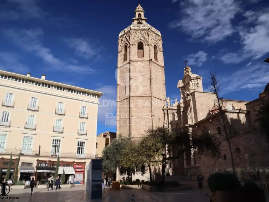 Außenansicht von Erdgeschoss zum Verkauf in Valencia mit Klimaanlage, Terrasse und Ofen