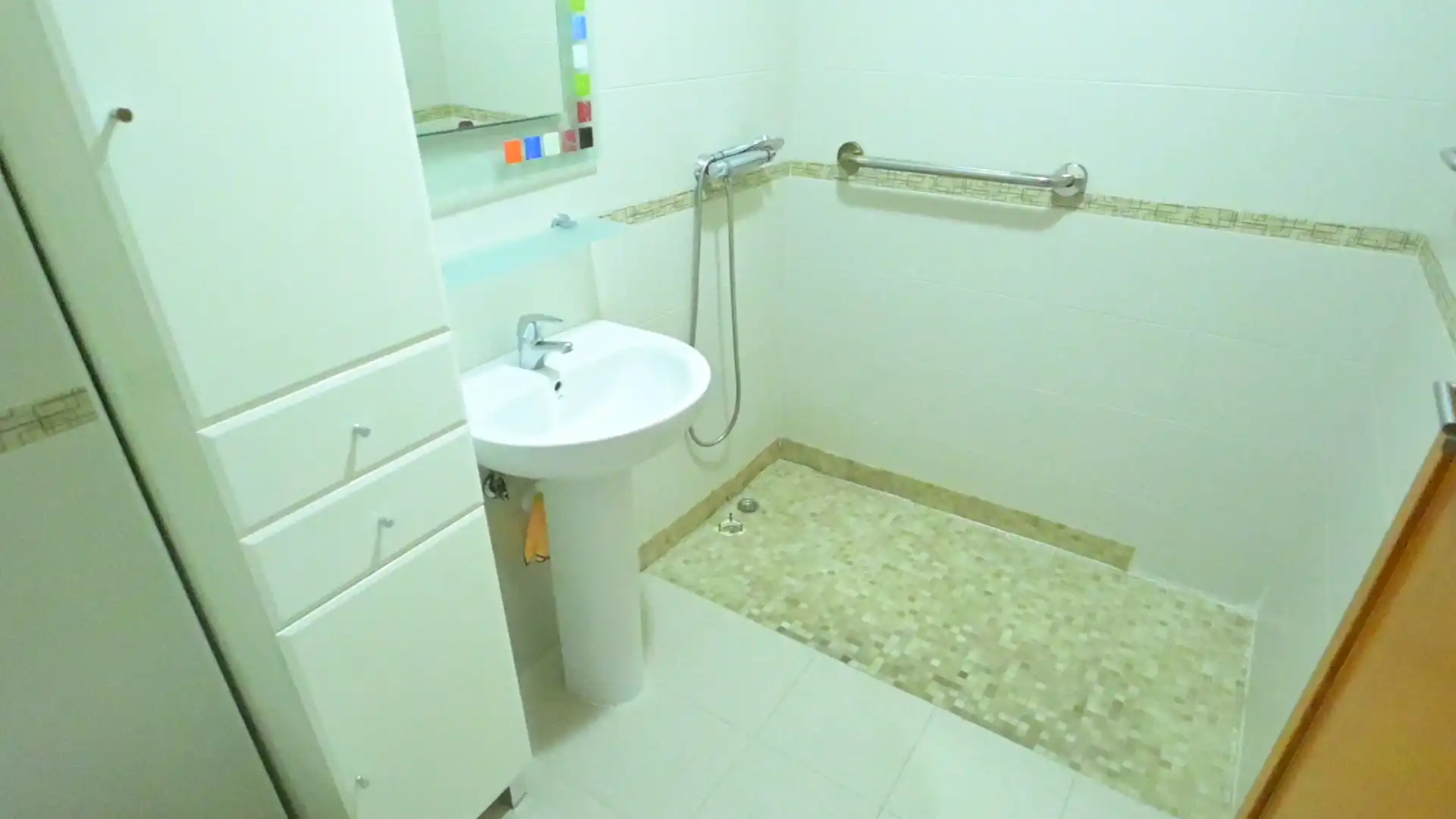 Bany de Pis en venda en Granada amb Aire condicionat, Moblat i Balcó