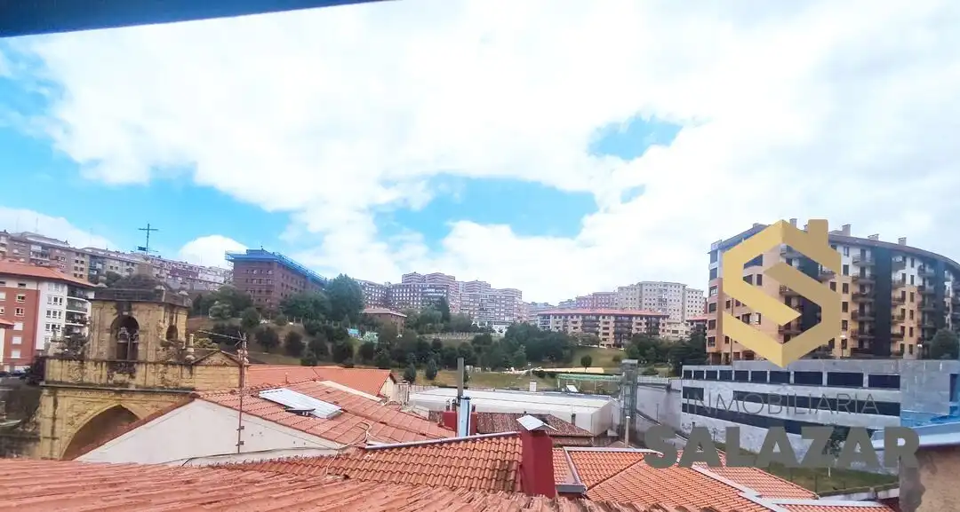 Dormitori de Pis en venda en Bilbao  amb Calefacció