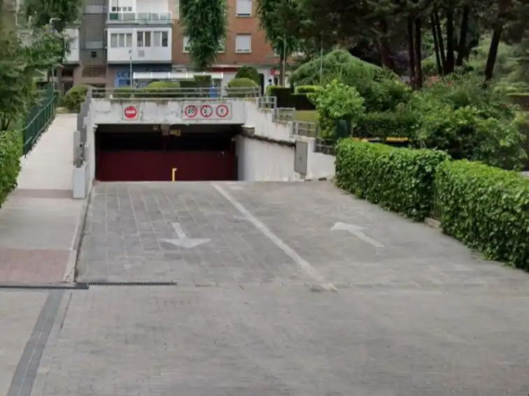 Parkplatz von Garage zur Miete in Madrid
