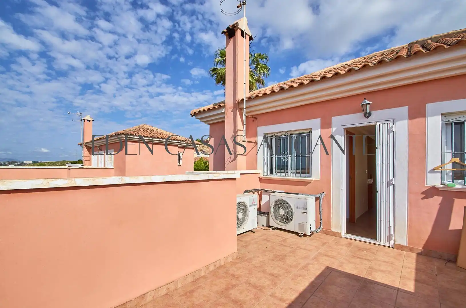 Vista exterior de Casa o xalet en venda en Mutxamel amb Aire condicionat, Jardí privat i Terrassa