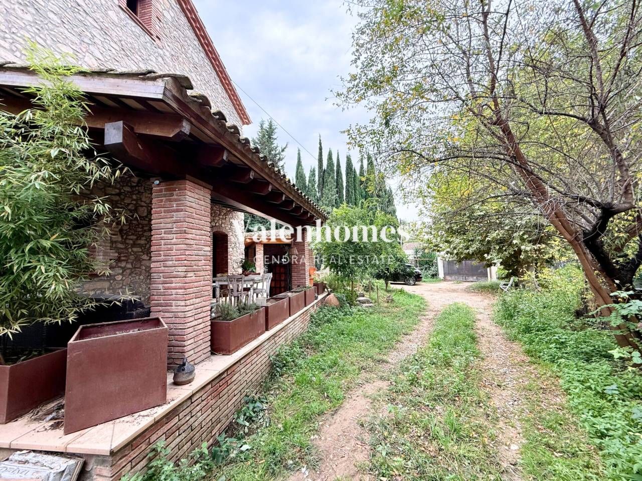 Exterior view of House or chalet for sale in Bigues i Riells del Fai  with Air Conditioner, Heating and Private garden