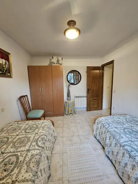 Dormitori de Casa o xalet en venda en Cuéllar amb Calefacció, Jardí privat i Traster