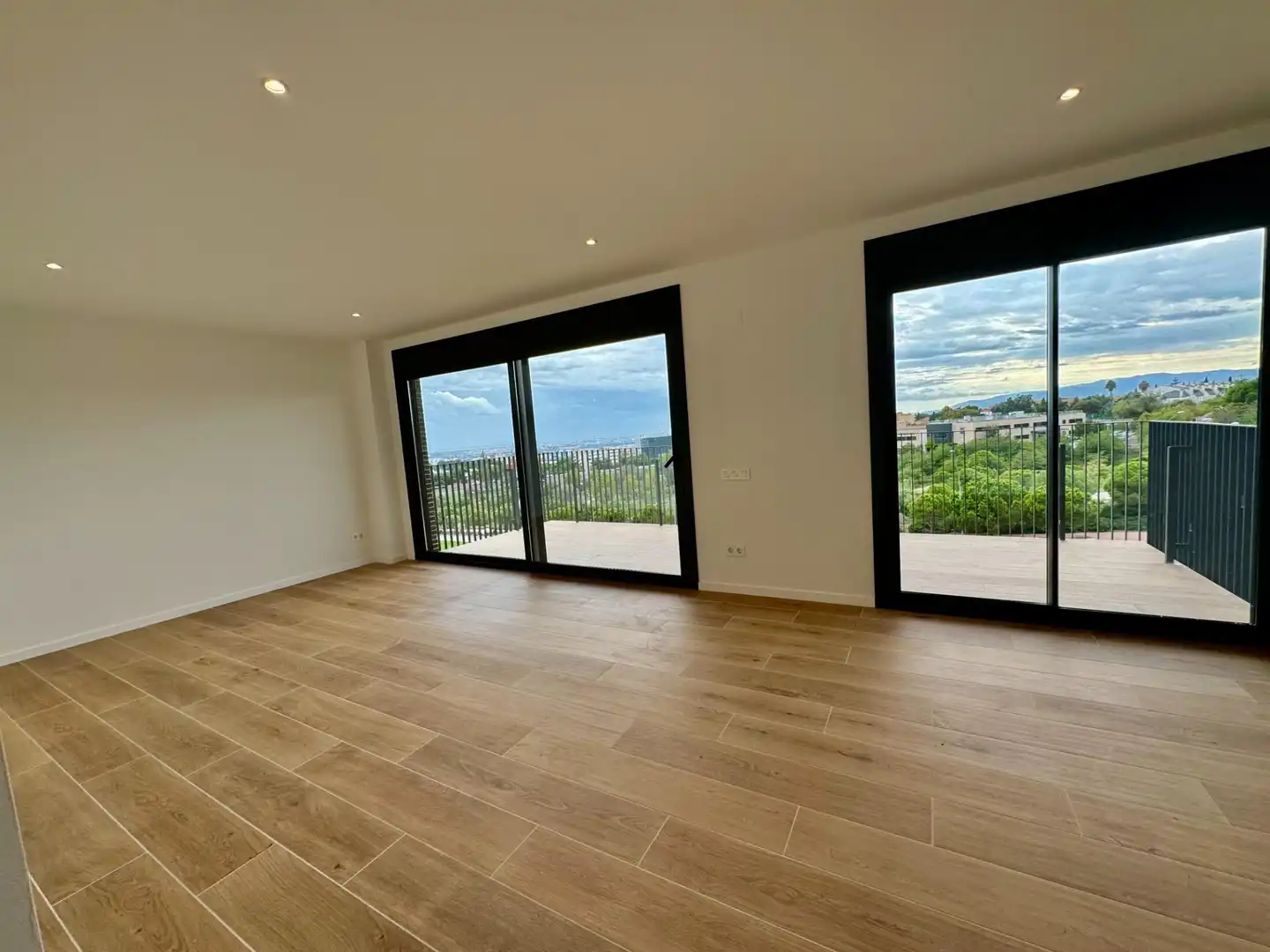 Flat with pool to rent in Calle JOAN MIRO, imagen 3