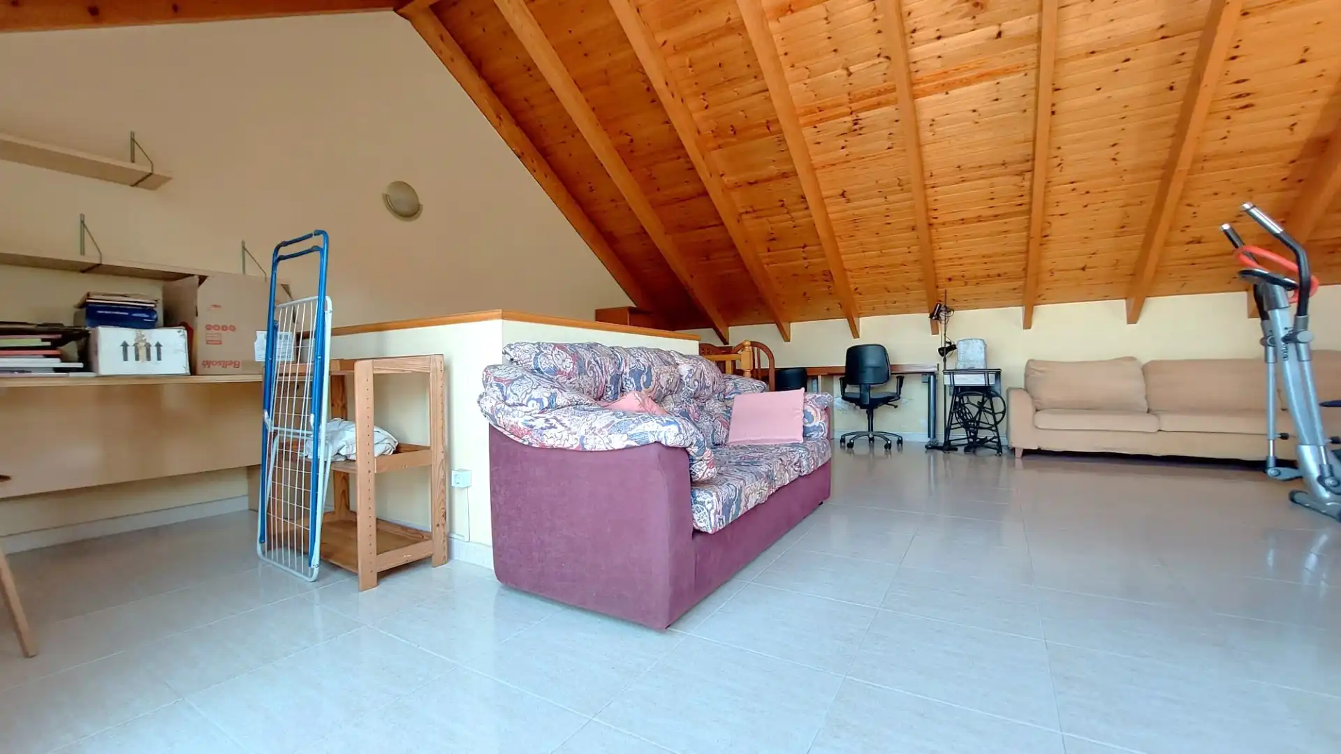 Sala d'estar de Casa adosada en venda en Viladecavalls amb Aire condicionat, Calefacció i Jardí privat