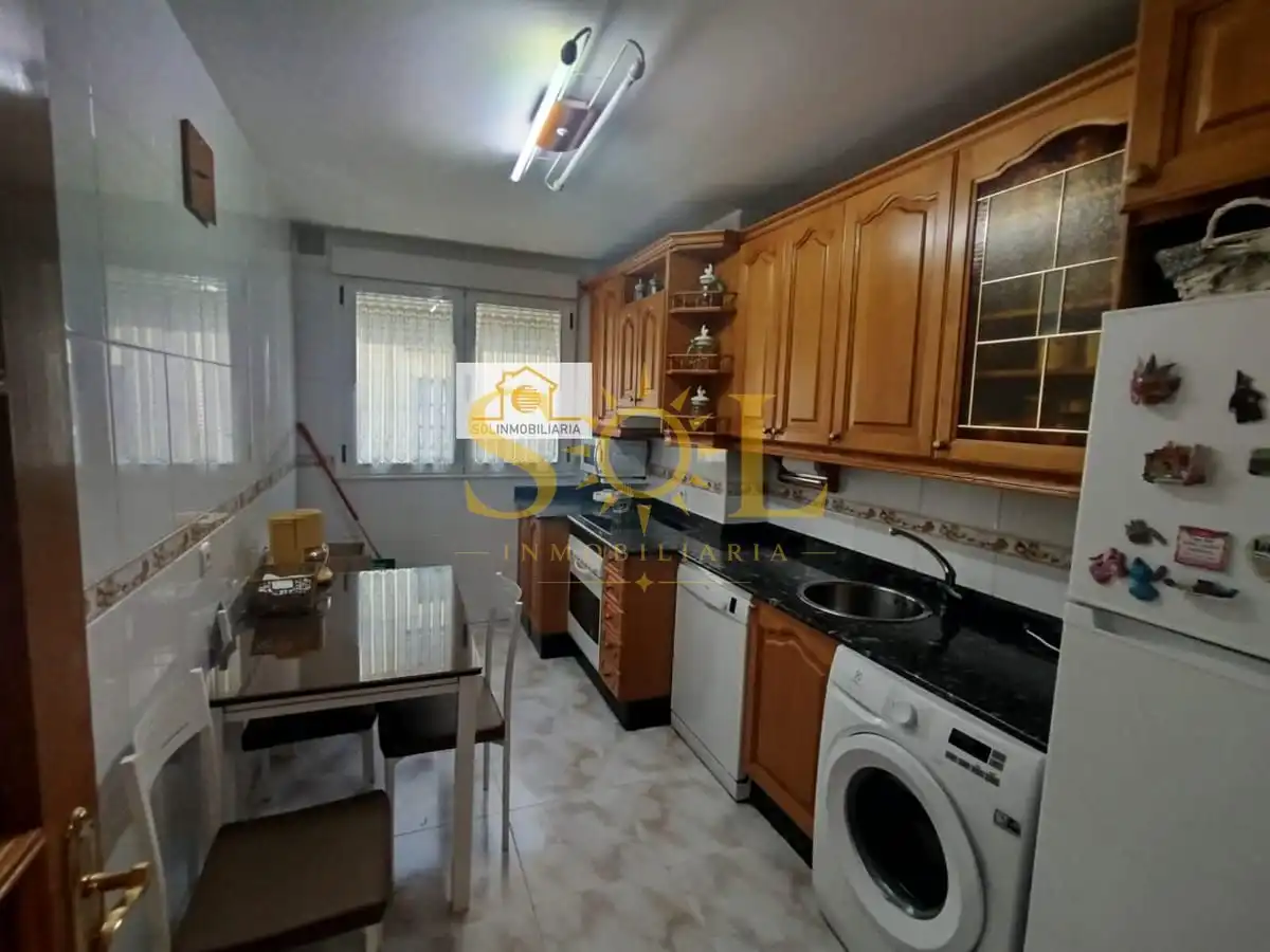 Cocina de Piso en venta en Ponferrada con Calefacción, Parquet y Trastero