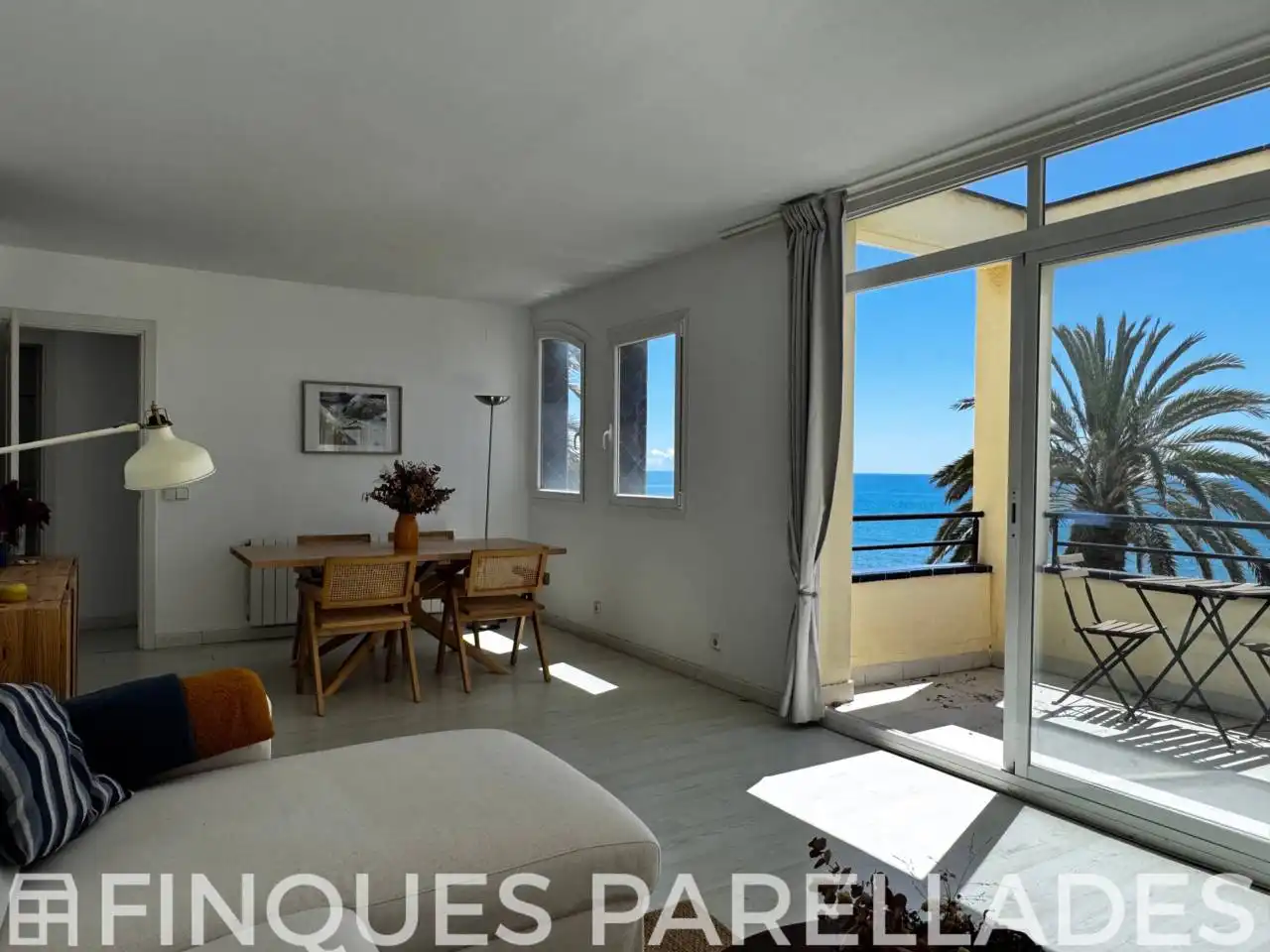 Living room of Attic for sale in Sitges  with Air Conditioner, Heating and Parquet flooring