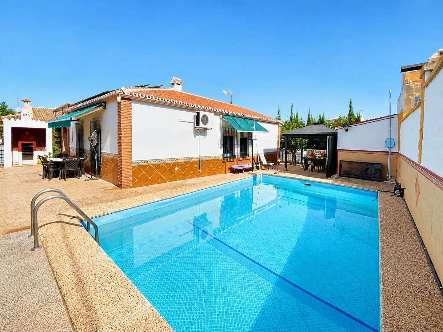 Piscina de Casa o chalet en venta en Alhaurín de la Torre con Aire acondicionado, Jardín privado y Terraza