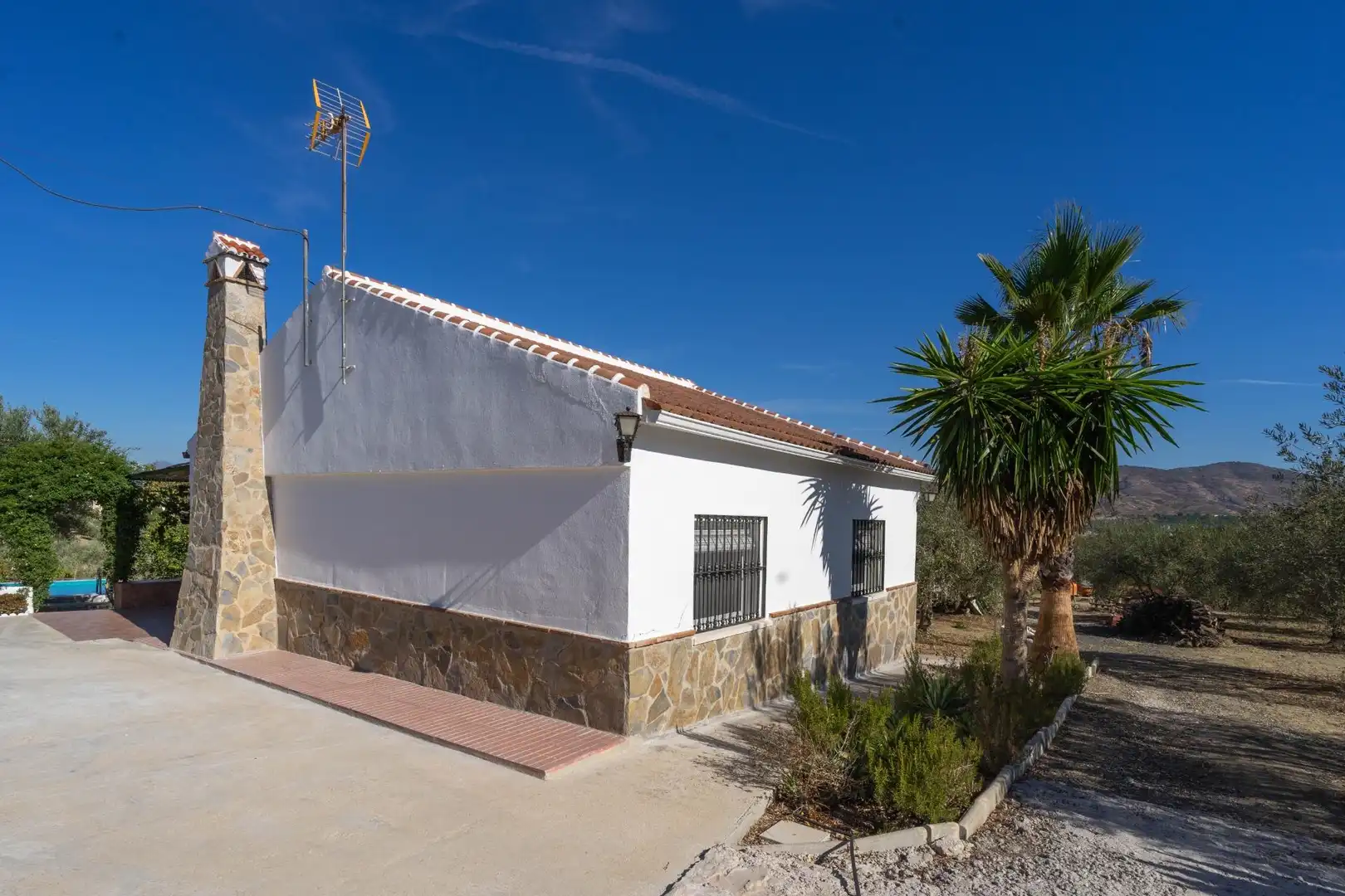 Vista exterior de Casa o chalet en venta en Alhaurín El Grande con Aire acondicionado, Calefacción y Terraza