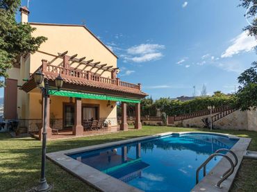 Casa amb balcó en venda a Calle Buganvillas