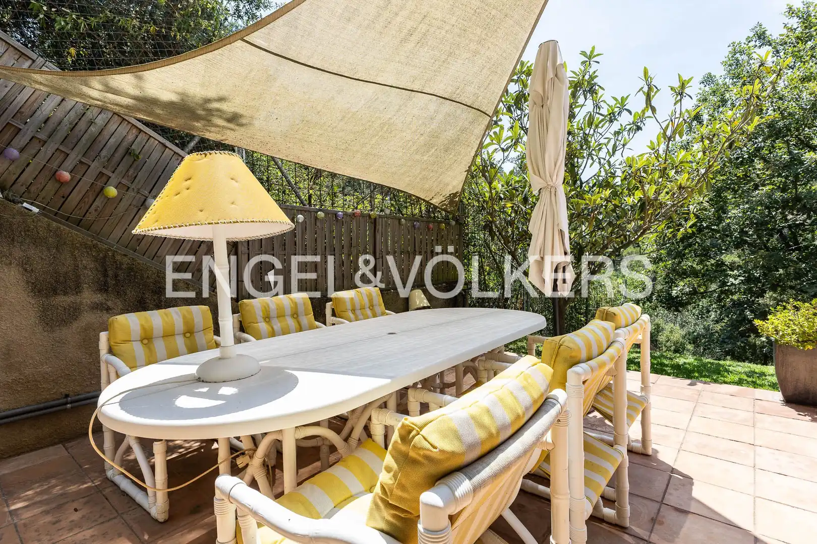 Terrassa de Casa adosada en venda en Sant Cugat del Vallès amb Calefacció, Jardí privat i Parquet