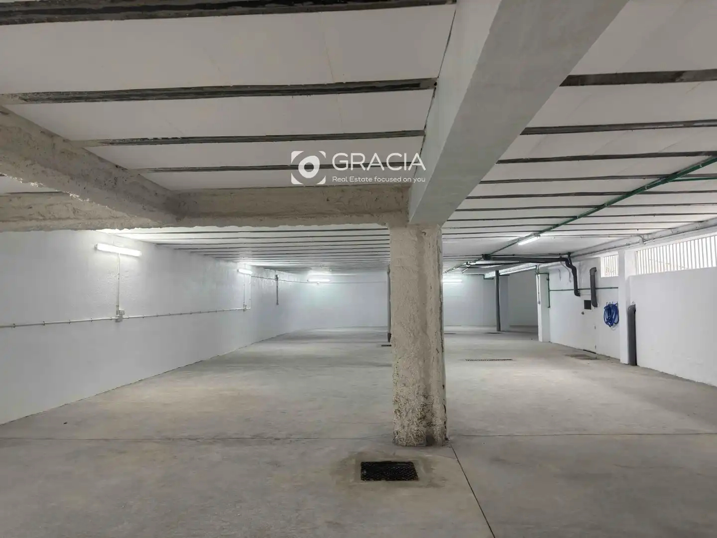 Parkplatz von Fabrikhallen zum Verkauf in Adeje