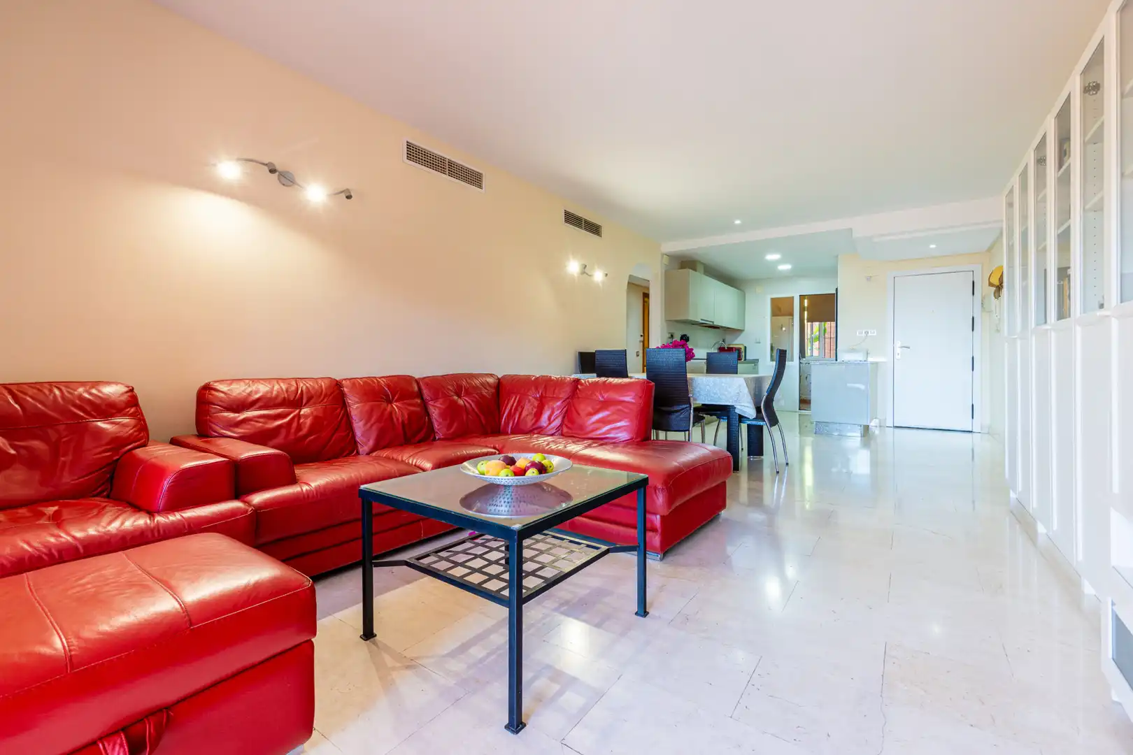 Sala de estar de Planta baja en venta en Mijas con Aire acondicionado, Jardín privado y Terraza
