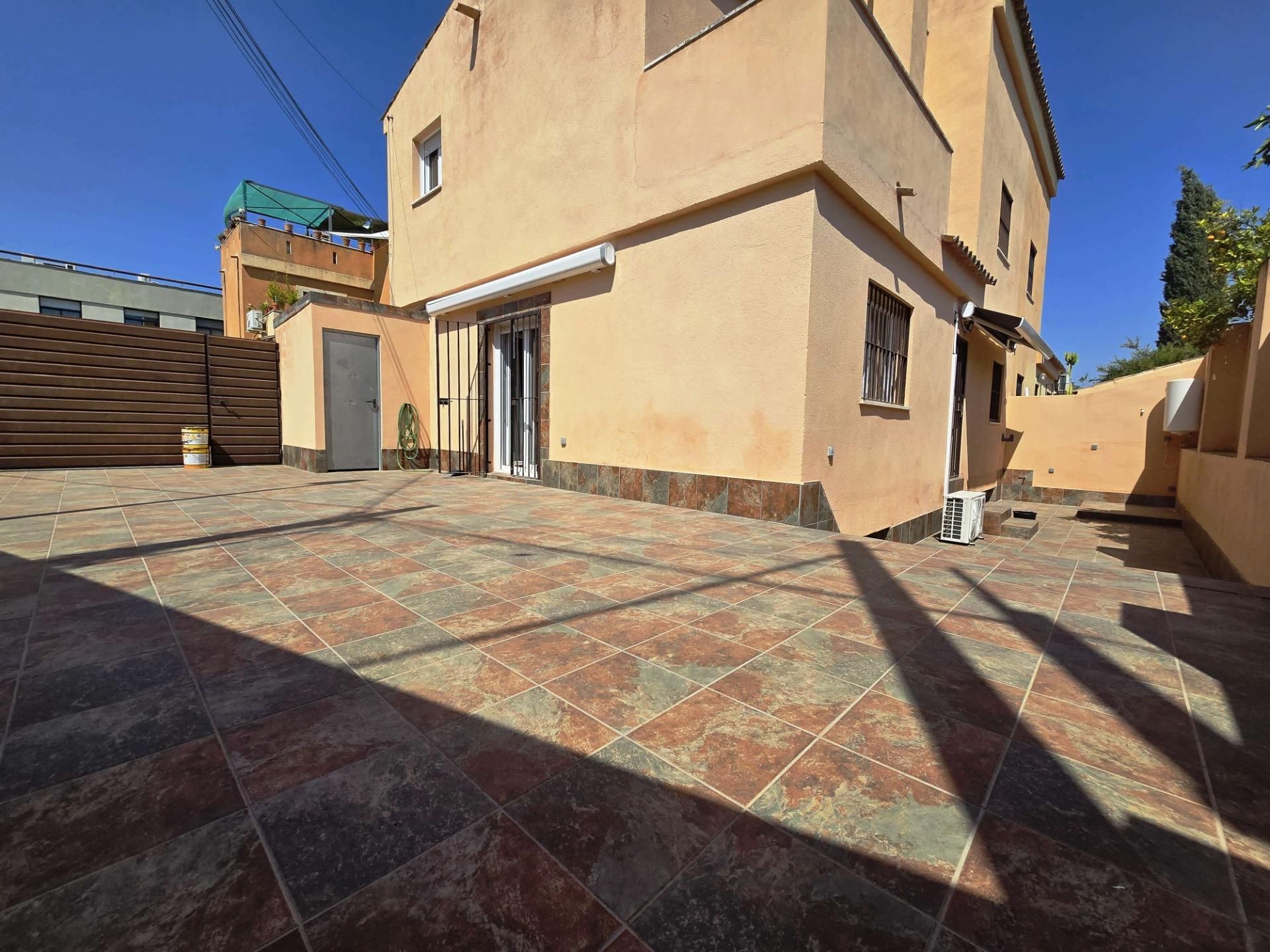 Exterior view of House or chalet for sale in Gines  with Air Conditioner and Terrace