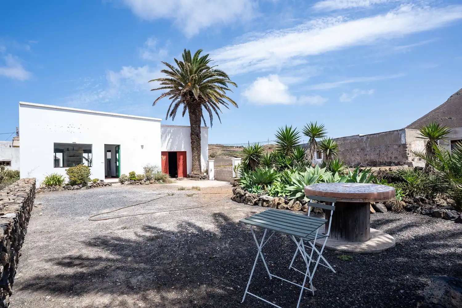 Casa adosada en venta en Haría con Jardín privado, Terraza y Amueblado
