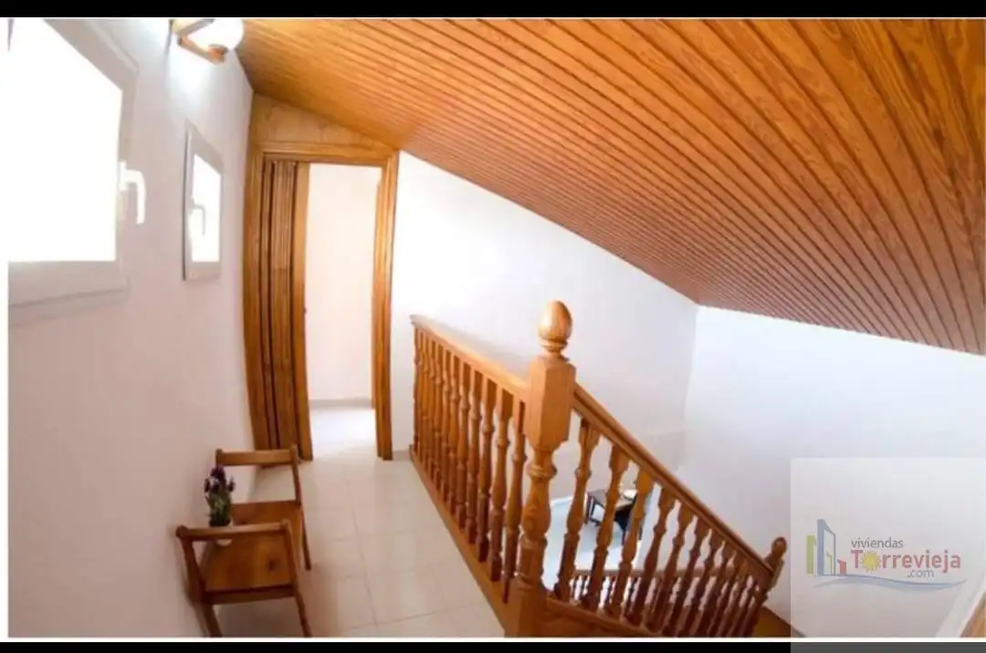 Ático en venta en Torrevieja con Aire acondicionado, Terraza y Piscina comunitaria