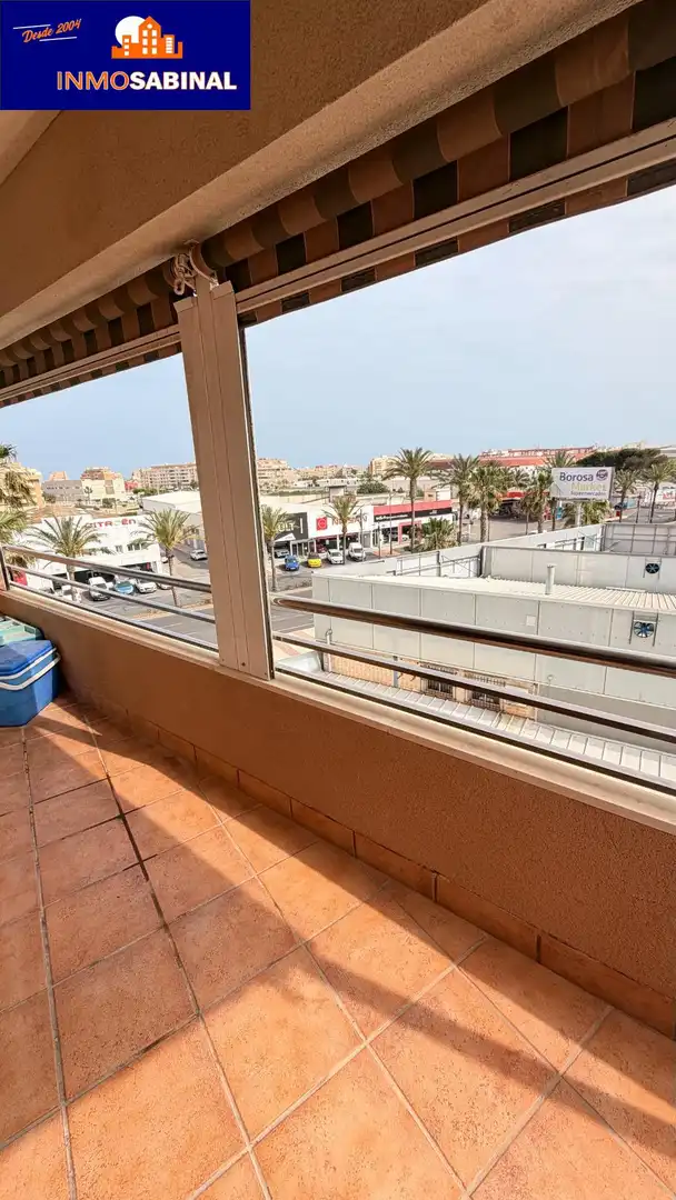 Vista exterior de Piso en venta en Roquetas de Mar con Aire acondicionado