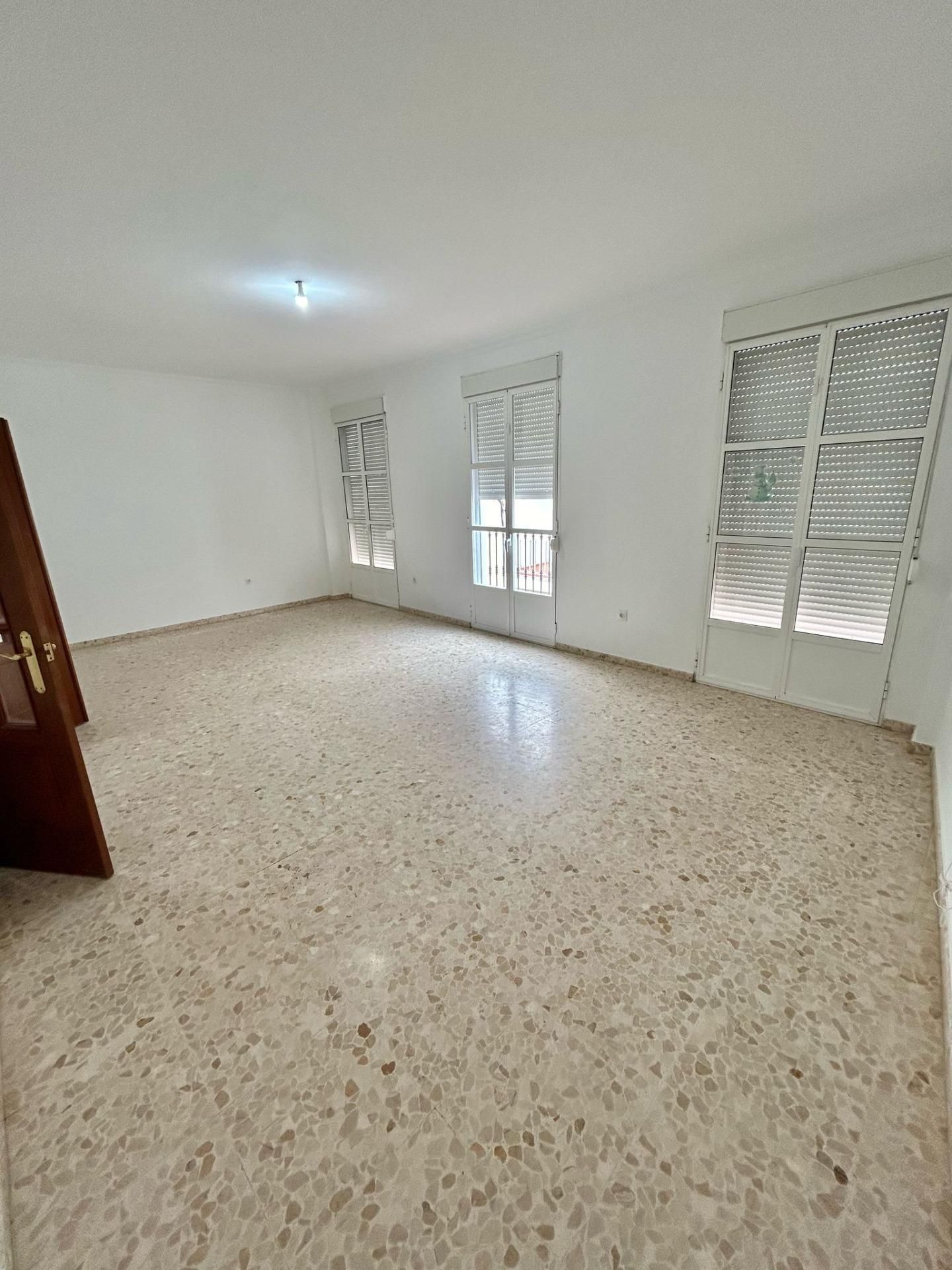 Sala de estar de Piso en venta en Utrera con Terraza, Trastero y Balcón
