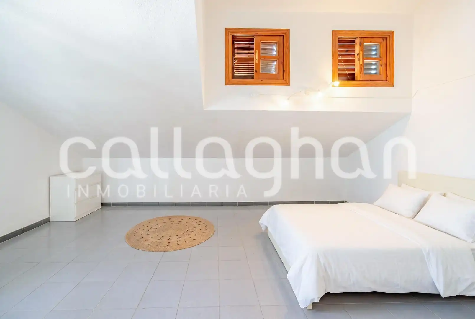 Dormitori de Casa adosada en venda en Sagunto / Sagunt amb Aire condicionat, Calefacció i Jardí privat