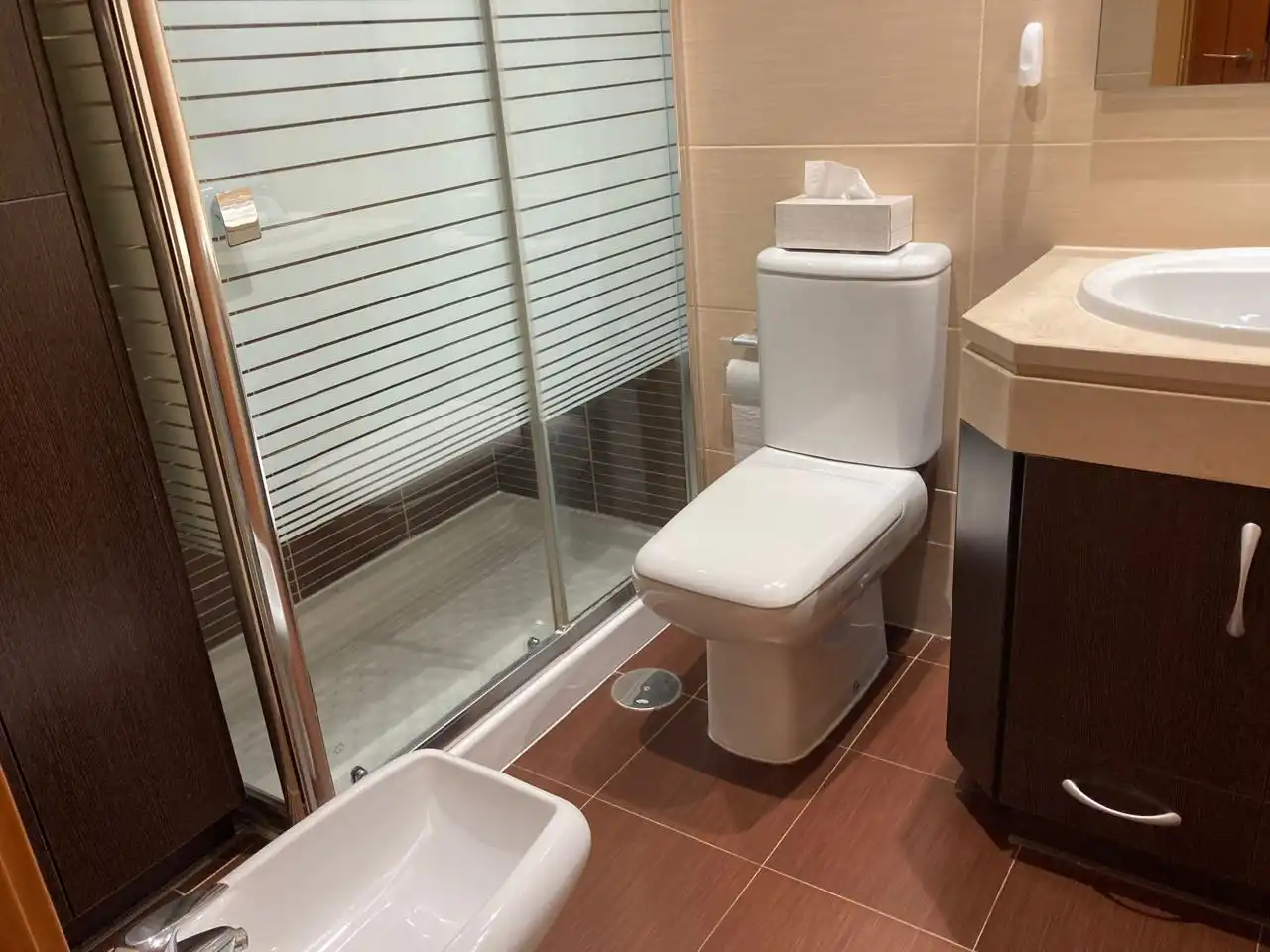 Bathroom of Flat for rent in Coslada  with Air Conditioner, Furnished and Community pool