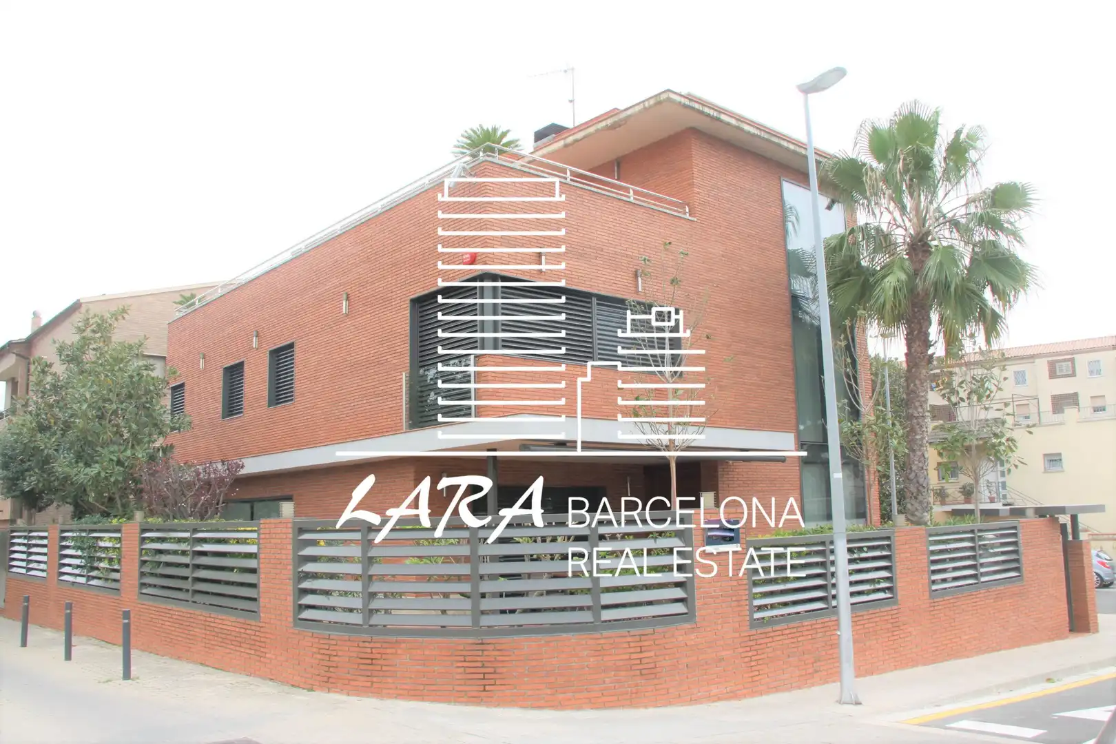 Vista exterior de Casa o chalet de alquiler con opción a compra en Viladecans con Aire acondicionado, Calefacción y Jardín privado